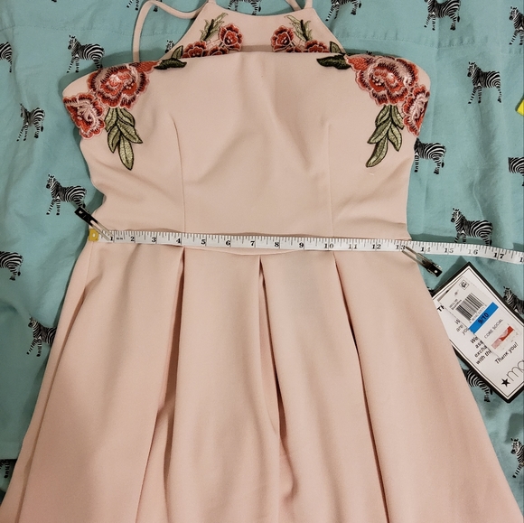 NWT!  B. DARLIN STRETCH EMBROIDERED FIT & FLARE HALTER DRESS  SIZE 9/10 - Picture 5 of 11